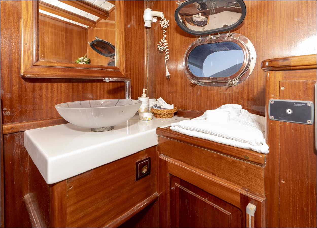 FURKAN III -DORİS ( LUX YACHT)